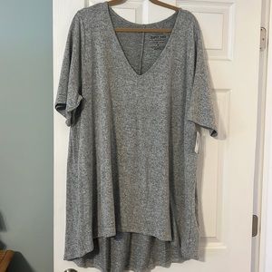 Torrid super soft plush grey shirt 👚 NWT